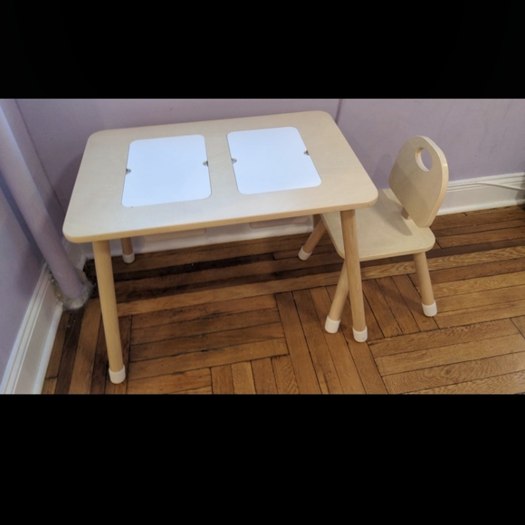 Kids Sensory table. Comes with two white bins - Picture 5 of 5